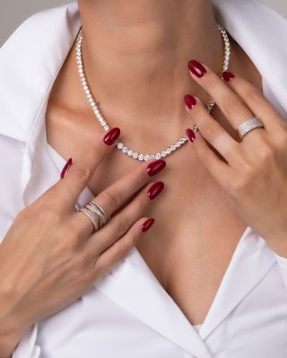 Tmavá červená k podzimu prostě patří 🍷🍂 Nová Platinum kolekce CHIC ON Fire nabízí hned několik hlubokých a tmavých odstínů...