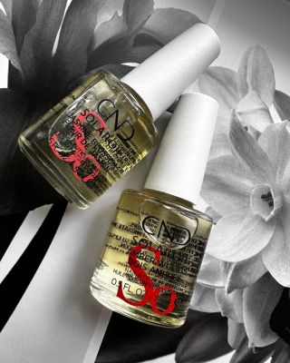 Ikonický CND™ SolarOil™ v limitované vůni jasmín a bergamot 🌿 Dokončete manikúru s péčí, která zanechá nehty krásně...