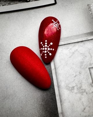 Minimalistický vánoční Nail Art od Markétky Kopecké 🎄❤️ Ideální volba pár dní před Vánoci, kdy už inspirace dochází, ale...